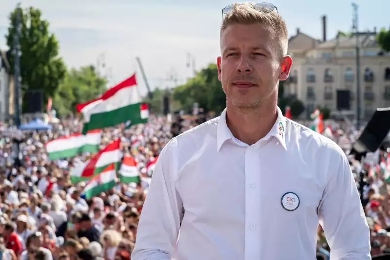 A HAZUGSÁG TARTJA FENN a Magyarország nevű, alkotmányellenes diktatúrát